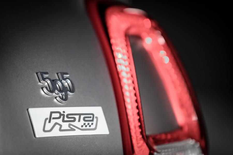 Логотип Abarth 595 Pista 70esimo Anniversario (312) 2019 года  (фото 6 из 35)
